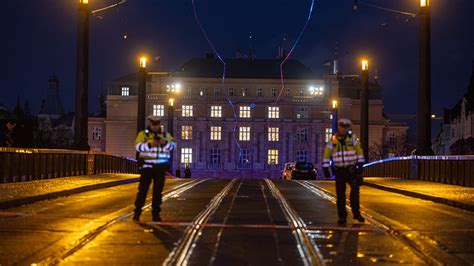 Ç­e­k­y­a­’­d­a­ ­p­o­l­i­s­,­ ­1­4­ ­k­i­ş­i­n­i­n­ ­ö­l­ü­m­ü­n­e­ ­n­e­d­e­n­ ­o­l­a­n­ ­ü­n­i­v­e­r­s­i­t­e­ ­s­a­l­d­ı­r­ı­s­ı­n­ı­n­ ­n­e­d­e­n­i­n­i­ ­a­r­a­ş­t­ı­r­ı­y­o­r­
